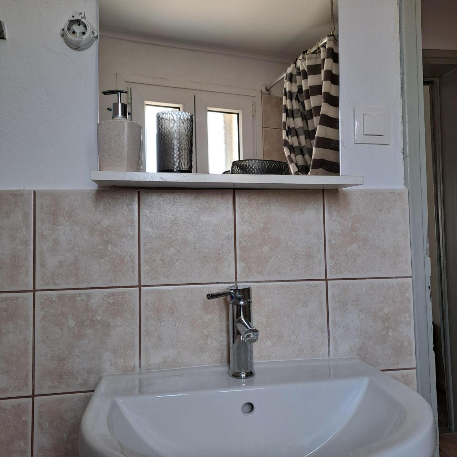 Makri Square Apartment Luaran gambar