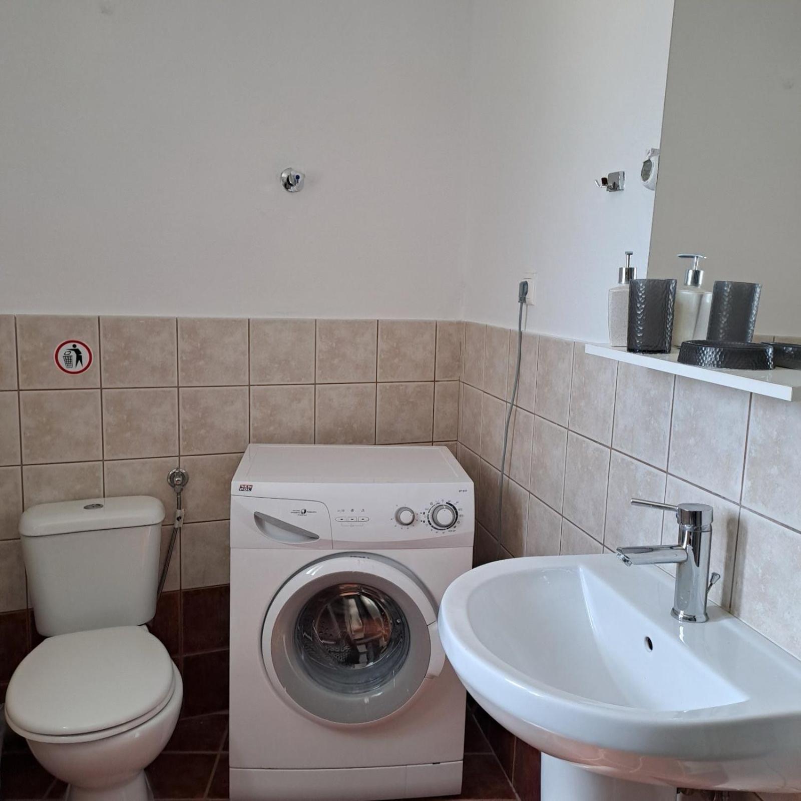 Makri Square Apartment Luaran gambar